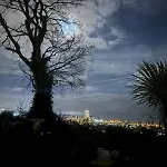 Elegant Room With Sea And Garden View In Swansea City Centre