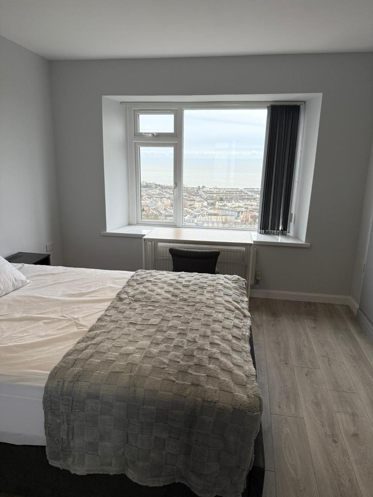 Elegant With Sea And Garden View In Centre Guest house Swansea