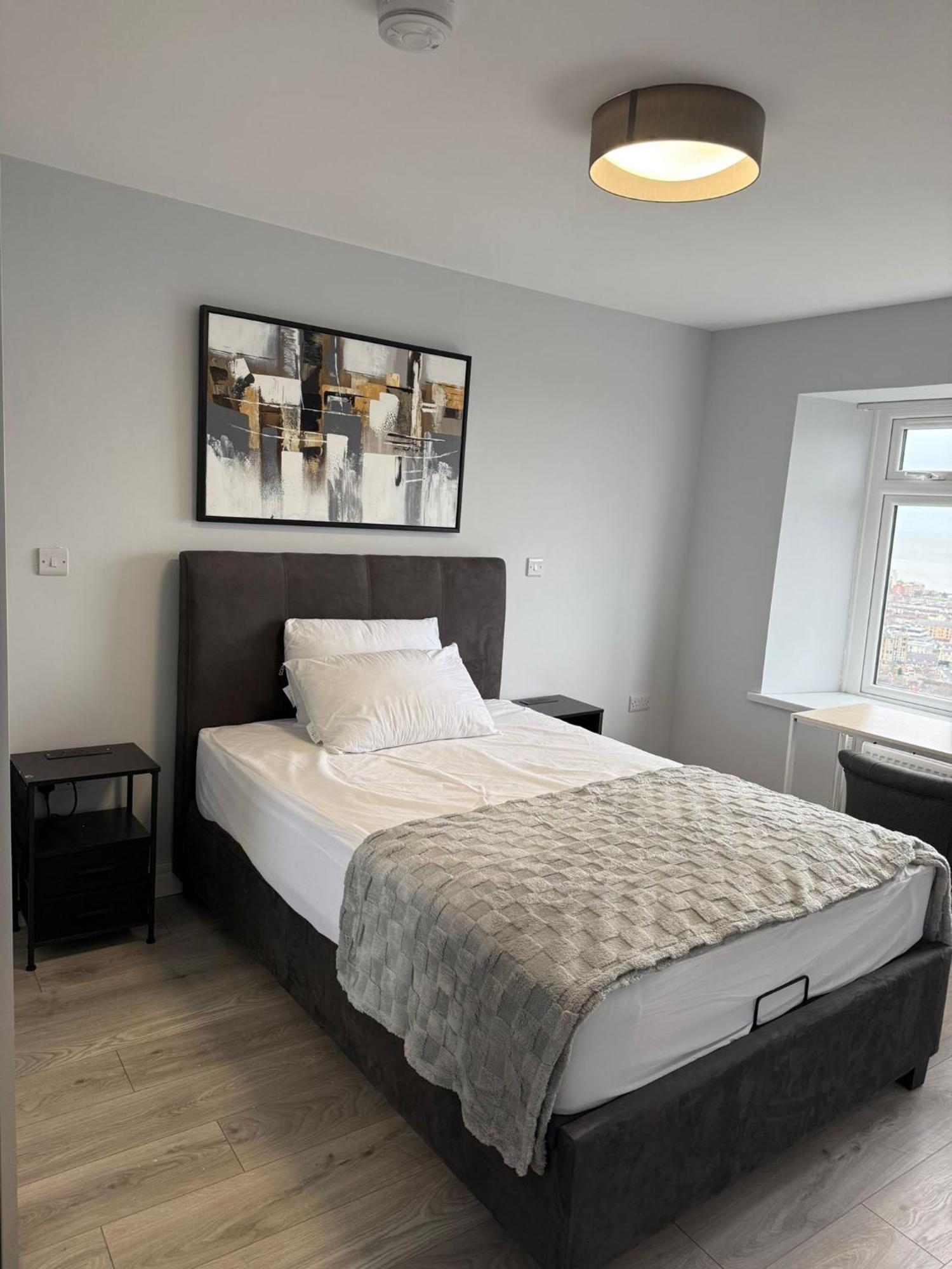 Guest house Elegant With Sea And Garden View In Centre Swansea